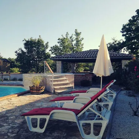 82b Vila Una Ira Vila Režanci